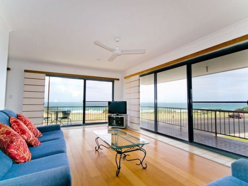 Edgewater 1/12 Pacific Parade, Yamba NSW 2464