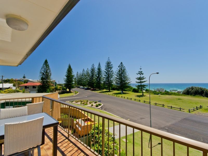 Edgewater 1/12 Pacific Parade, Yamba NSW 2464