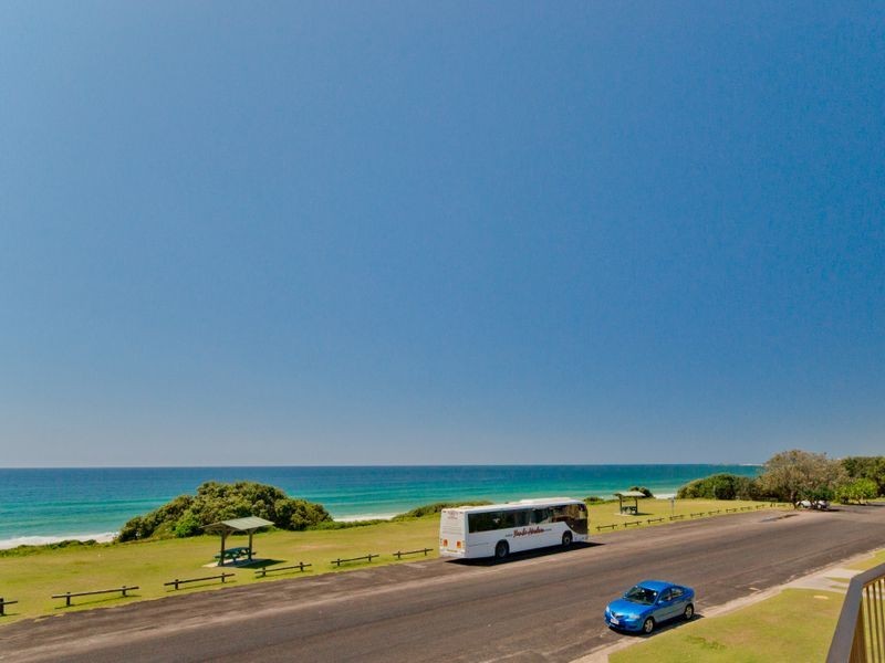 Edgewater 1/12 Pacific Parade, Yamba NSW 2464