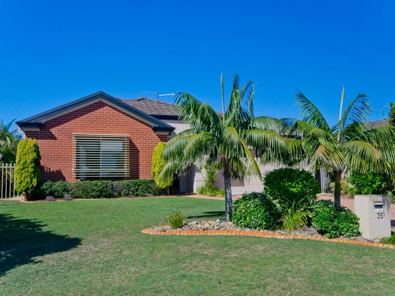 35 Oceania Court, Yamba NSW 2464