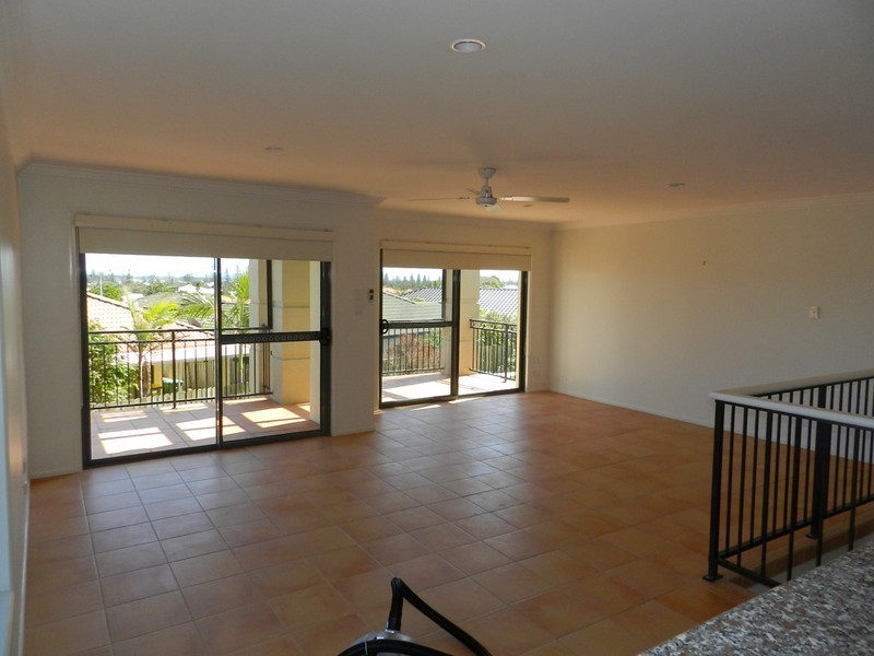 Unit 2/1-5 Beachside Way, Yamba NSW 2464