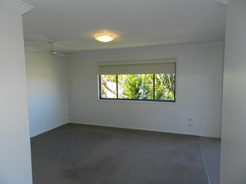 Unit 2/1-5 Beachside Way, Yamba NSW 2464