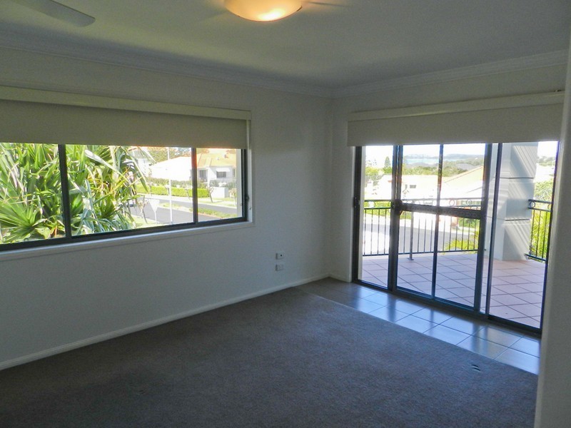 Unit 2/1-5 Beachside Way, Yamba NSW 2464