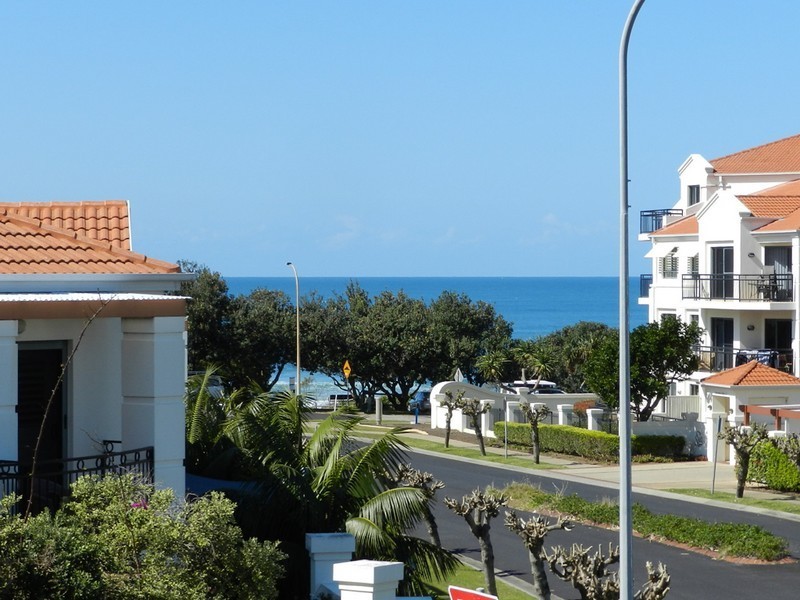 Unit 2/1-5 Beachside Way, Yamba NSW 2464