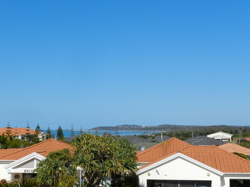 Unit 2/1-5 Beachside Way, Yamba NSW 2464