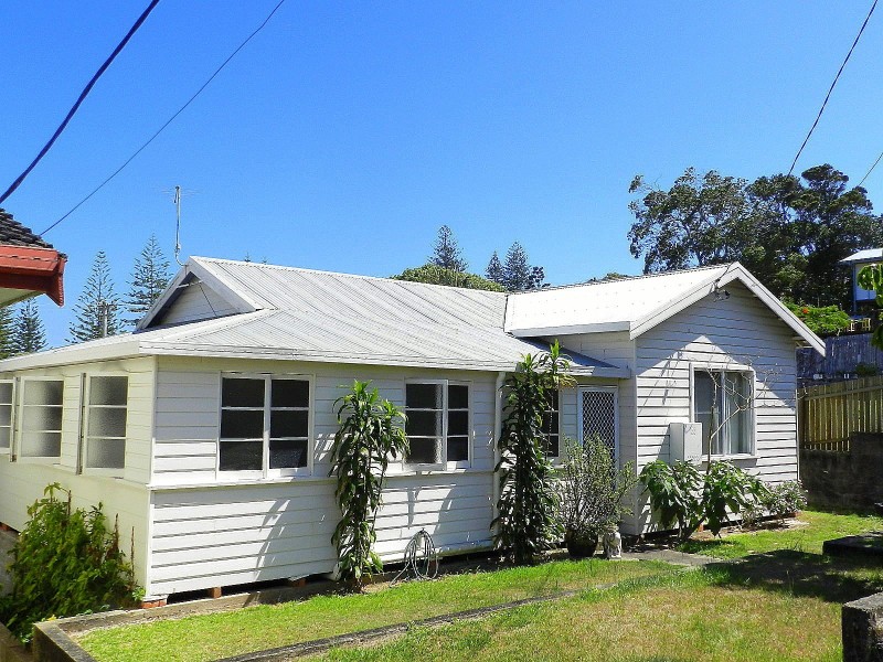 13 High Street, Yamba NSW 2464