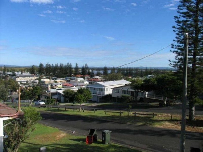 Unit 1/8 Beach Street, Yamba NSW 2464