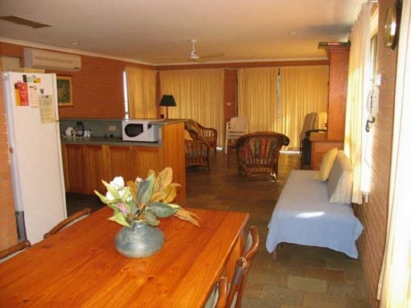 Unit 1/8 Beach Street, Yamba NSW 2464