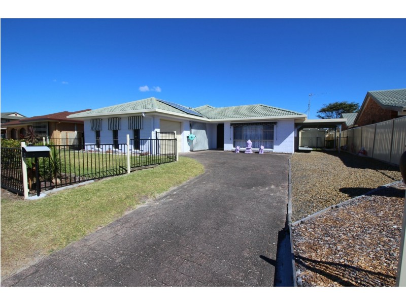 11 Abelia Avenue, Yamba NSW 2464