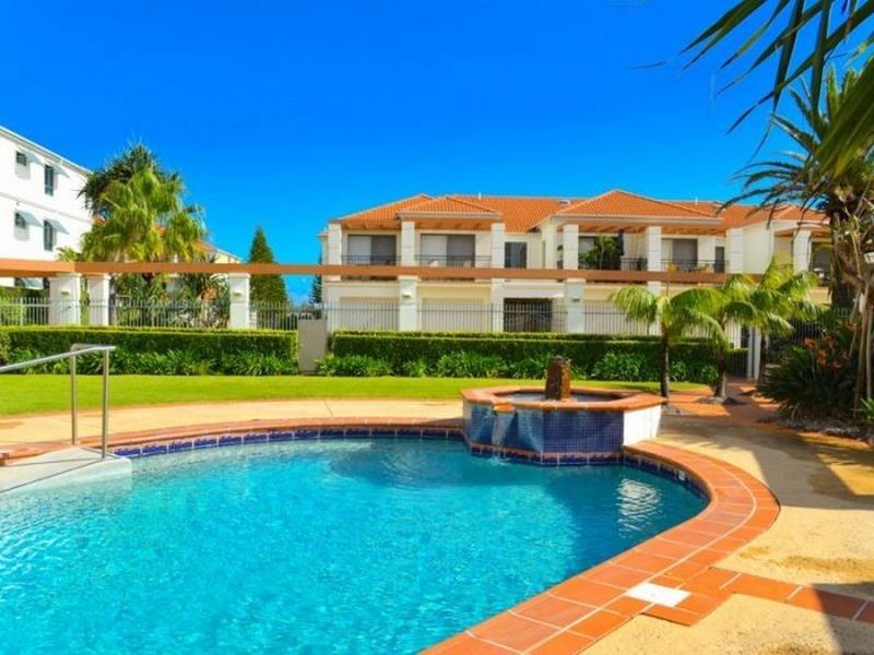 B6-U2 The Breakers/18-20 Pacific Parade, Yamba NSW 2464