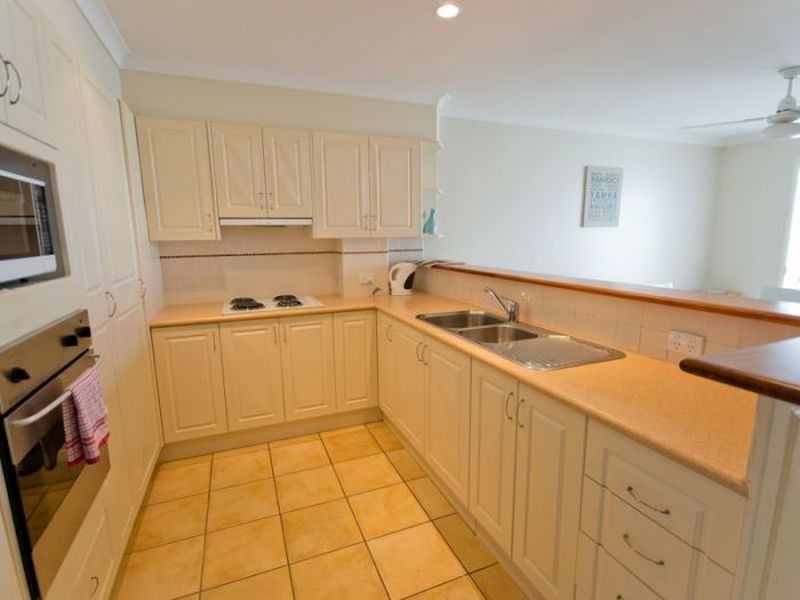 B6-U2 The Breakers/18-20 Pacific Parade, Yamba NSW 2464