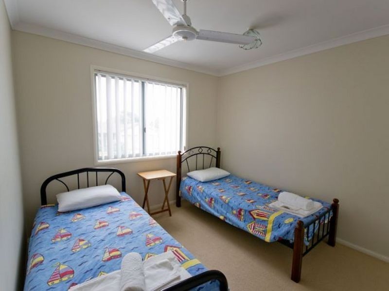 B6-U2 The Breakers/18-20 Pacific Parade, Yamba NSW 2464