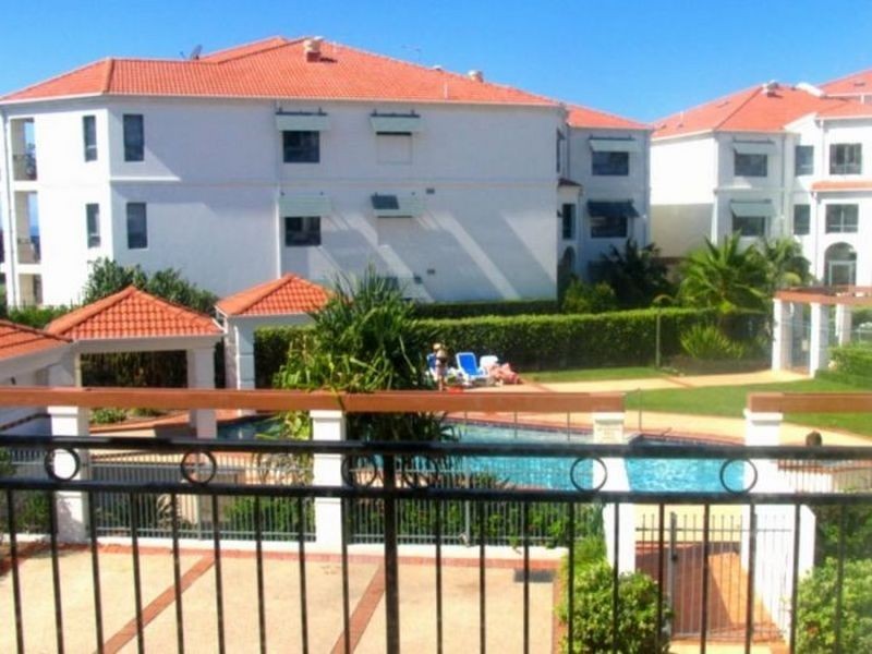 B6-U2 The Breakers/18-20 Pacific Parade, Yamba NSW 2464