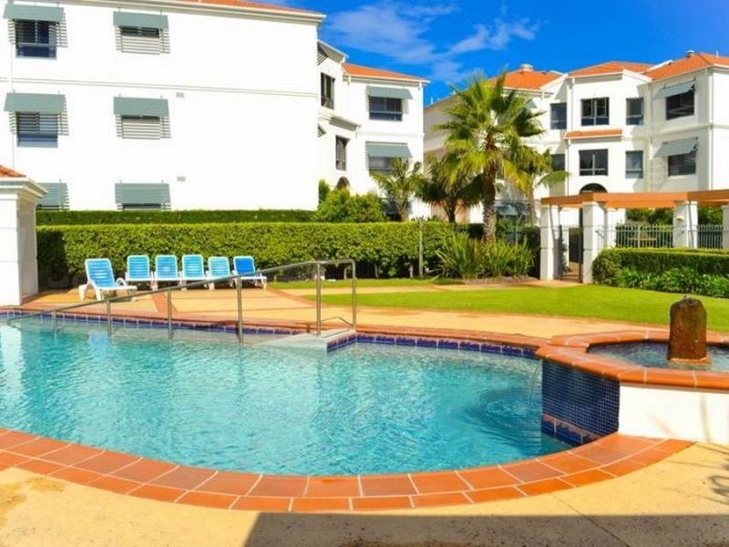B6-U2 The Breakers/18-20 Pacific Parade, Yamba NSW 2464