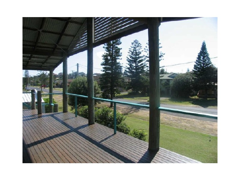 3 Down – 87 Yamba Street, Yamba NSW 2464