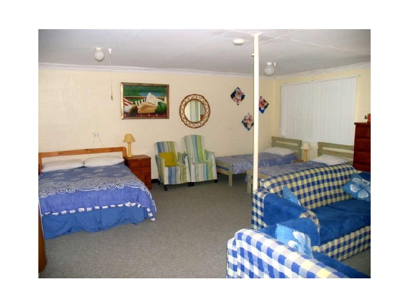 3 Down – 87 Yamba Street, Yamba NSW 2464