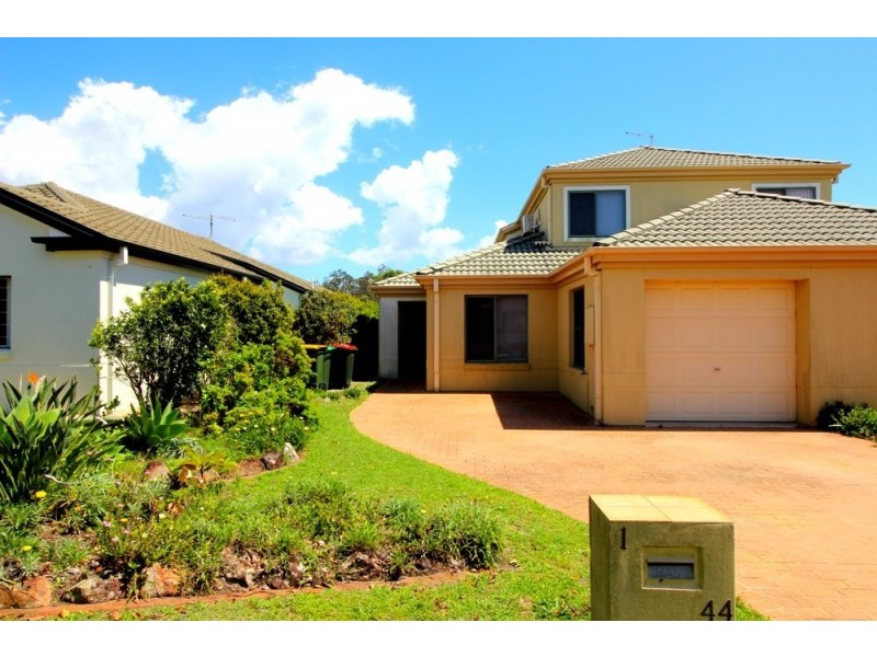 Unit 1/44 Beachside Way, Yamba NSW 2464