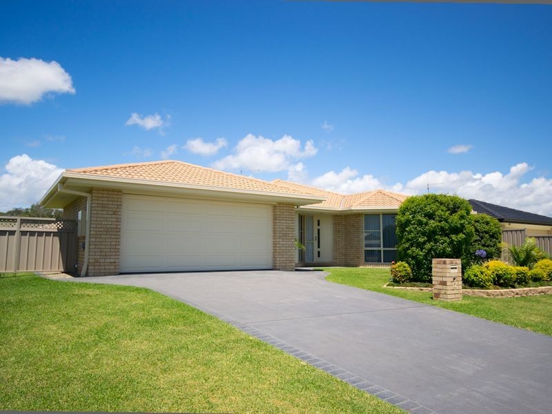 17 Harold Tory Drive, Yamba NSW 2464