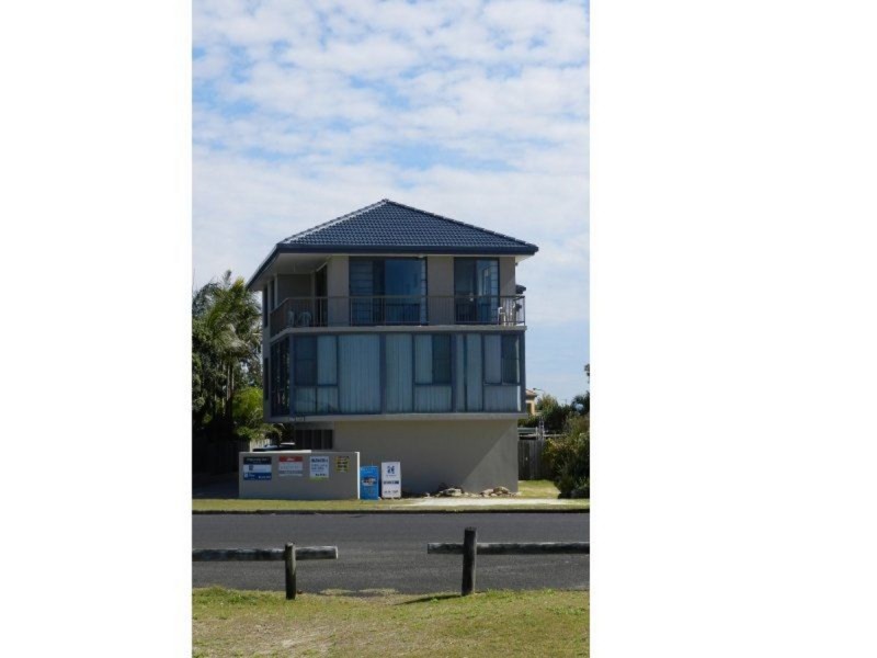 6 Edgewater, Yamba NSW 2464