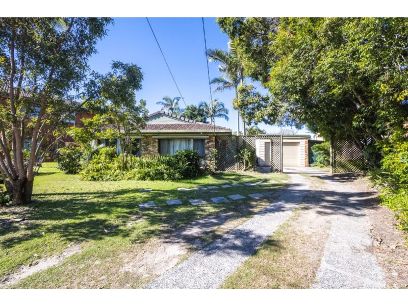 64 Coonawarra Court, Yamba NSW 2464