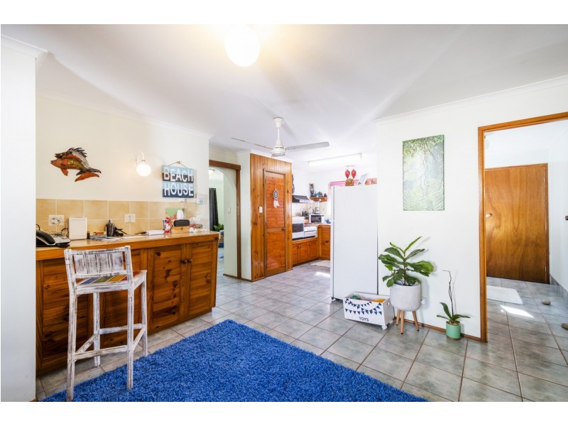 64 Coonawarra Court, Yamba NSW 2464