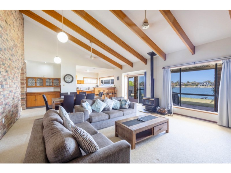 16 Acacia Circuit, Yamba NSW 2464