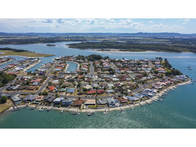 16 Acacia Circuit, Yamba NSW 2464