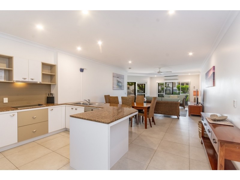 1/20-21 Pacific Parade, Yamba NSW 2464