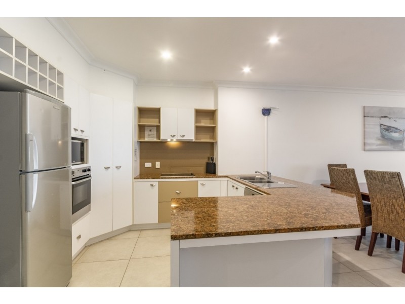 1/20-21 Pacific Parade, Yamba NSW 2464