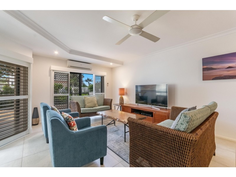 1/20-21 Pacific Parade, Yamba NSW 2464