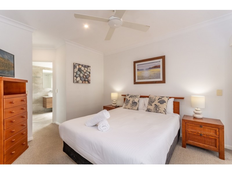1/20-21 Pacific Parade, Yamba NSW 2464