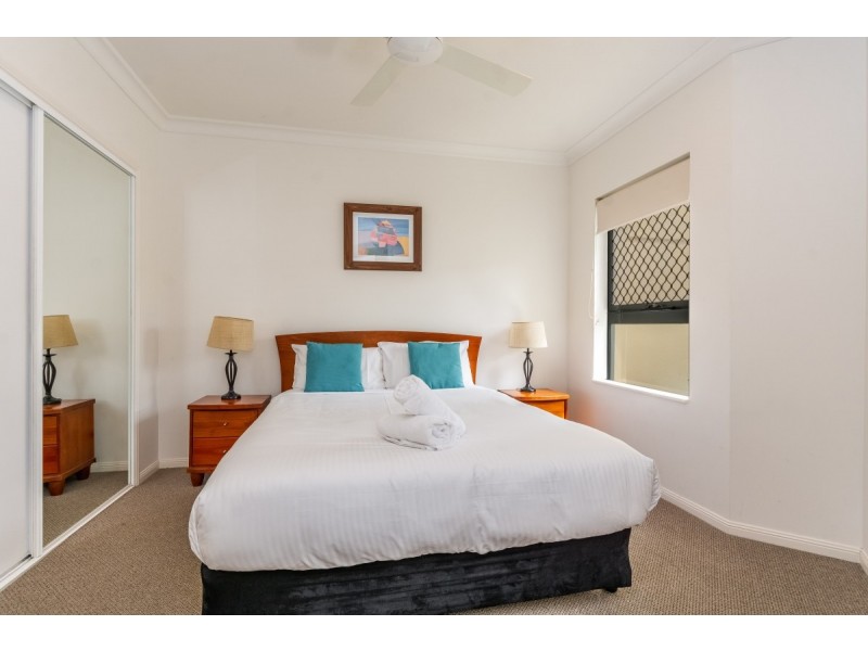 1/20-21 Pacific Parade, Yamba NSW 2464