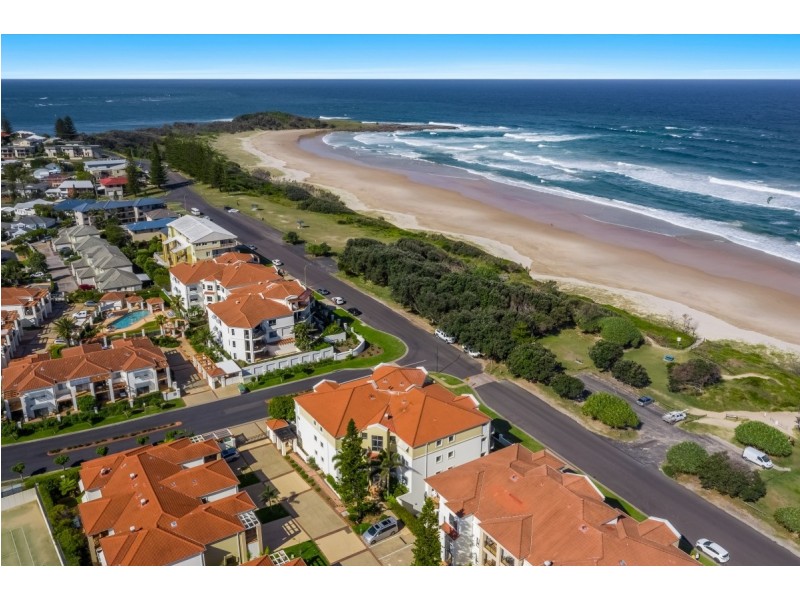 1/20-21 Pacific Parade, Yamba NSW 2464