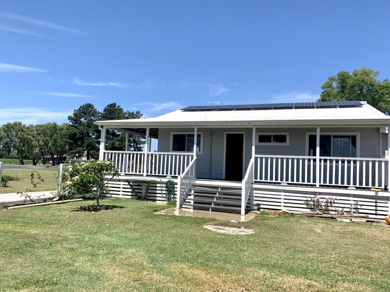 135 School Road, Palmers Island NSW 2463