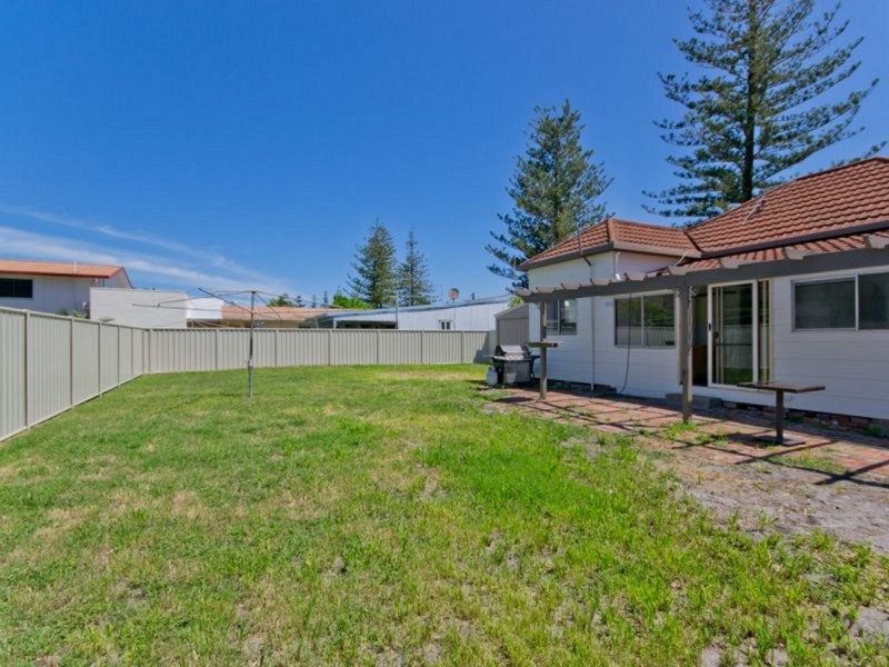 2 River Street, Yamba NSW 2464