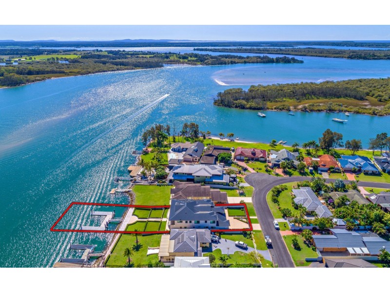 44 Palm Terrace, Yamba NSW 2464