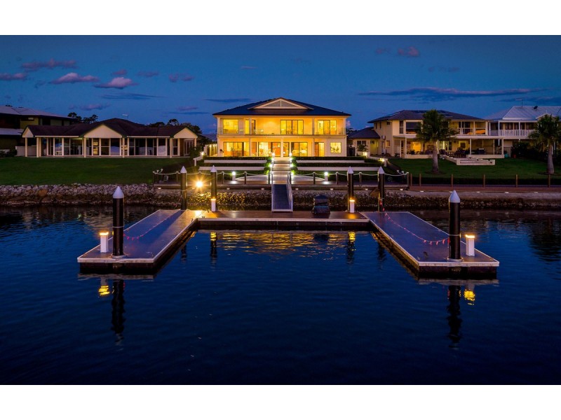 44 Palm Terrace, Yamba NSW 2464