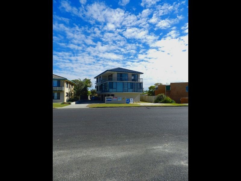 Edgewater 7/12 Pacific Parade, Yamba NSW 2464