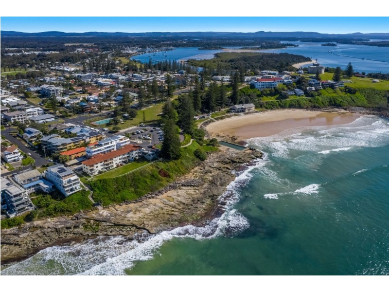 4/4 Queen Street, Yamba NSW 2464