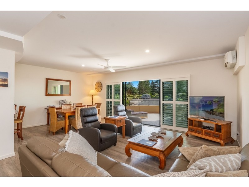 4/4 Queen Street, Yamba NSW 2464