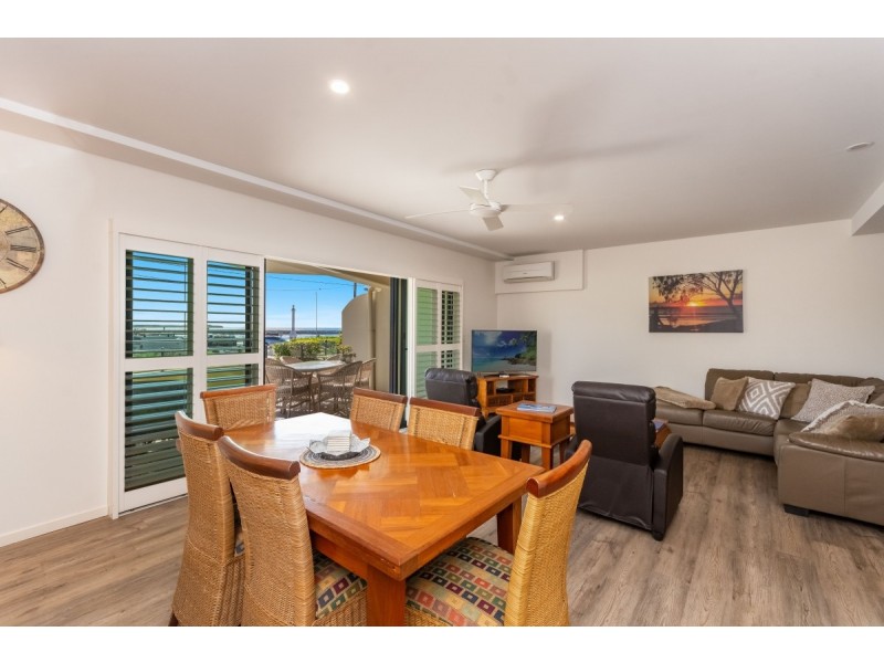 4/4 Queen Street, Yamba NSW 2464