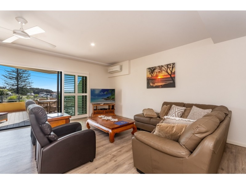 4/4 Queen Street, Yamba NSW 2464