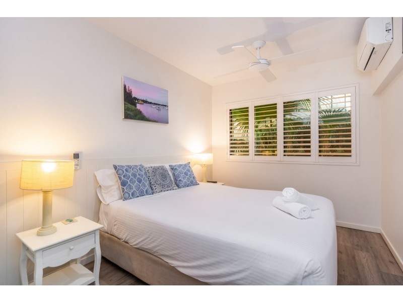 4/4 Queen Street, Yamba NSW 2464