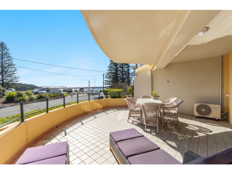 4/4 Queen Street, Yamba NSW 2464