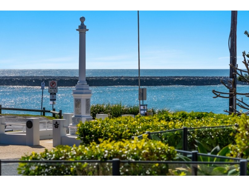 4/4 Queen Street, Yamba NSW 2464