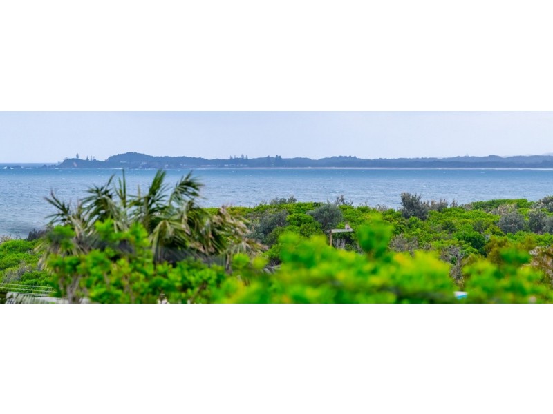 142 Ocean Road, Brooms Head NSW 2463