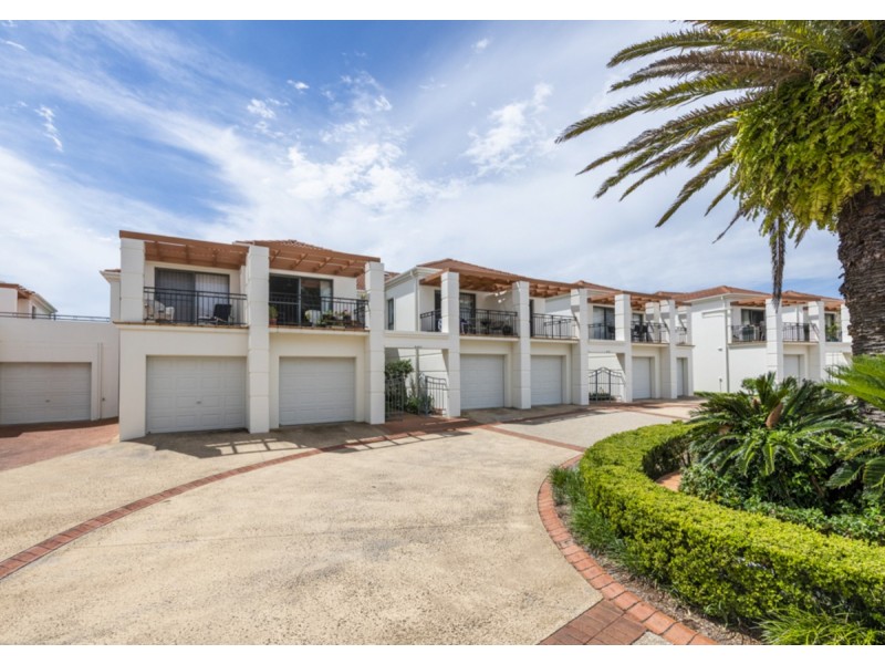 B5 U2/18-19 Pacific Parade, Yamba NSW 2464