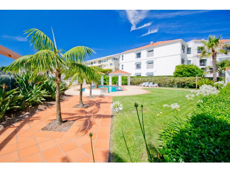 B5 U2/18-19 Pacific Parade, Yamba NSW 2464