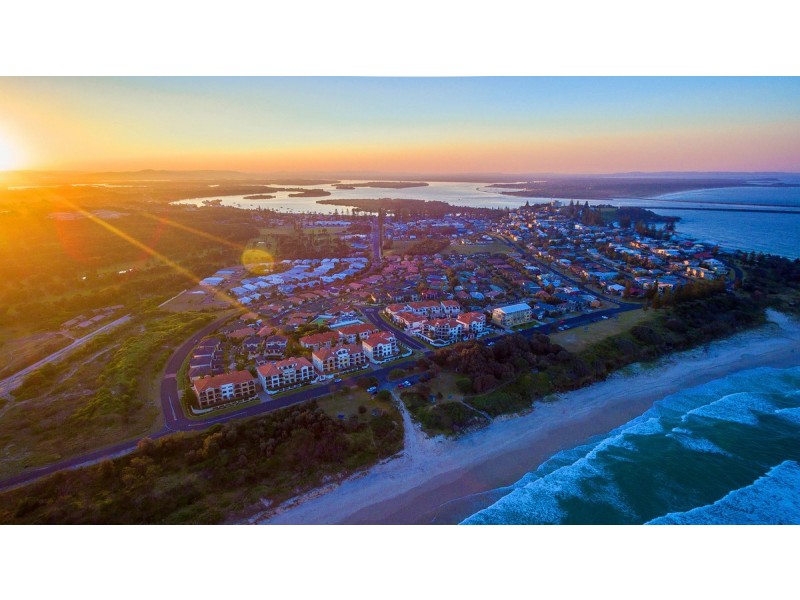 B5 U2/18-19 Pacific Parade, Yamba NSW 2464