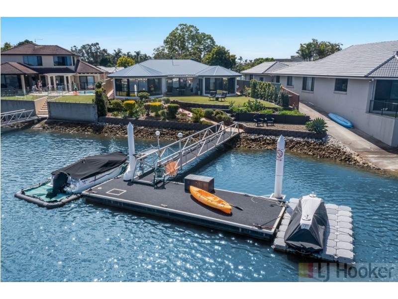 14 Edgewater Close, Yamba NSW 2464